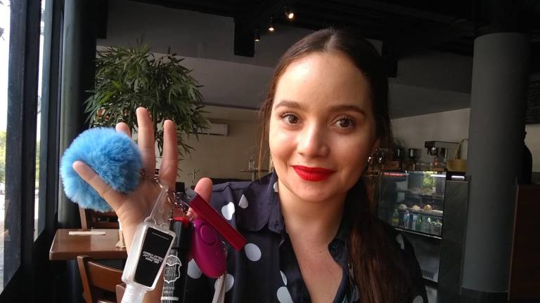 La emprendedora Desyreé Medina oferta tres tipos de kits de defensa personal para las mujeres.