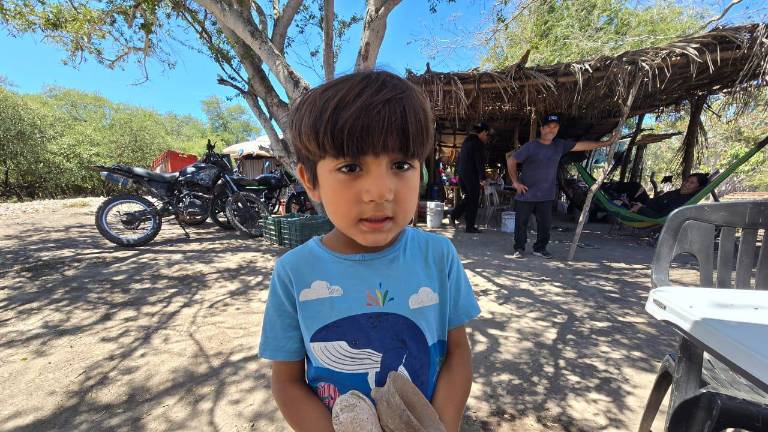 A sus 5 años, Mateo sueña con convertirse en un arqueólogo para estudiar su comunidad natal, Chametla.