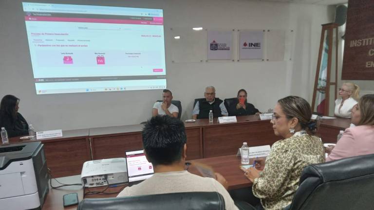 Proceso de insaculación de funcionarios en el Consejo Distrital 01, en Mazatlán.