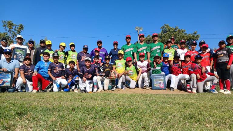 El torneo sirve para estrechar los lazos de amistad entre los beisbolistas.