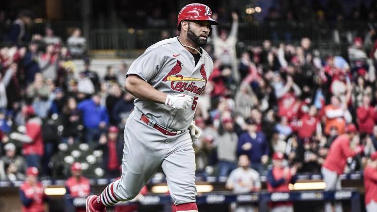 Albert Pujols está a seis jonrones de los 700 en las Grandes Ligas.