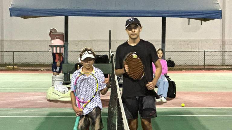 Ferrán García (izq.) impone su talento ante Julio Collantes.