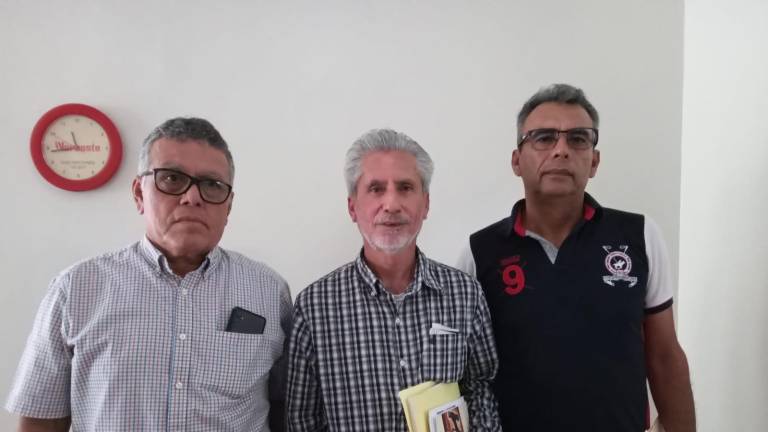 Lo docentes señalan que a casi a mil 500 trabajadores no se les ha regresado su dinero.