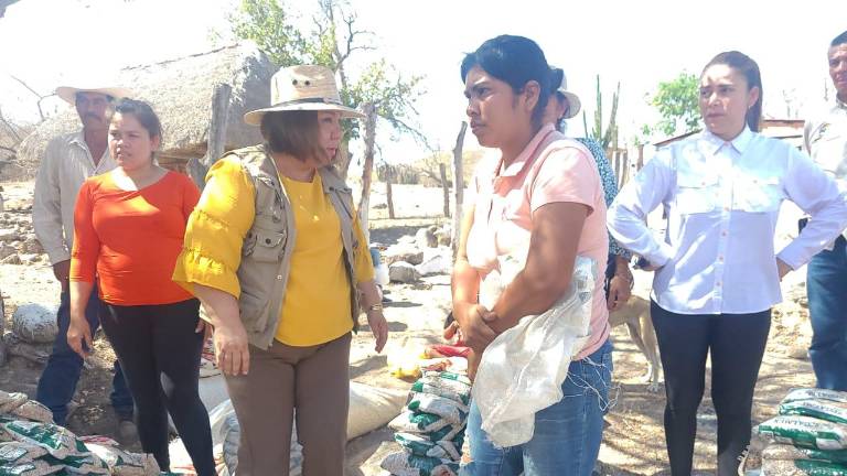 La Secretaria del Bienestar y Desarrollo Sustentable, María Ines Pérez Corral, realizó una gira de trabajo por El Trébol II, Agua Caliente y El Trébol I.