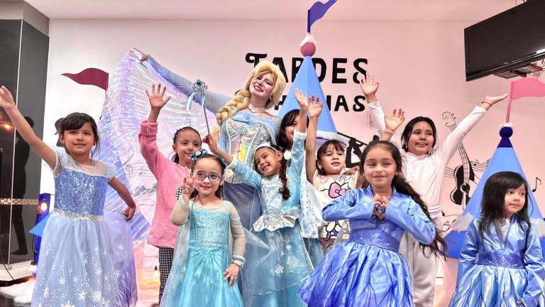 Yedid Urías ofrece shows infantiles en los que interpreta los éxitos de las princesas de Disney.