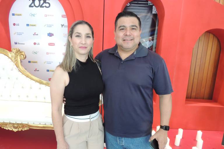 Ovacionan sinaloenses al tenor Javier Camarena