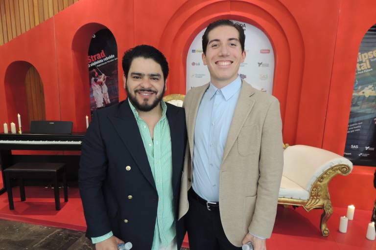 Ovacionan sinaloenses al tenor Javier Camarena