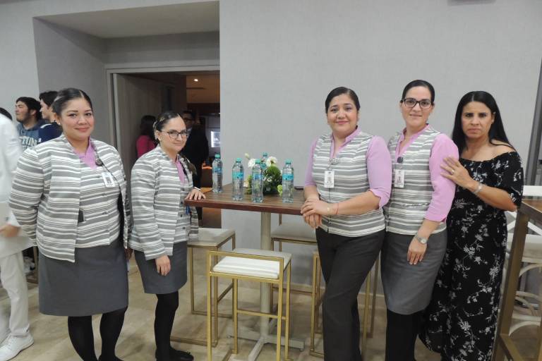 Celebra las primeras 100 cirugías de éxito en su programa de Cirugía Robótica
