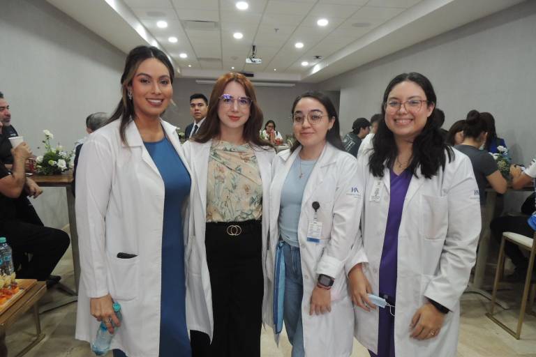 Celebra las primeras 100 cirugías de éxito en su programa de Cirugía Robótica