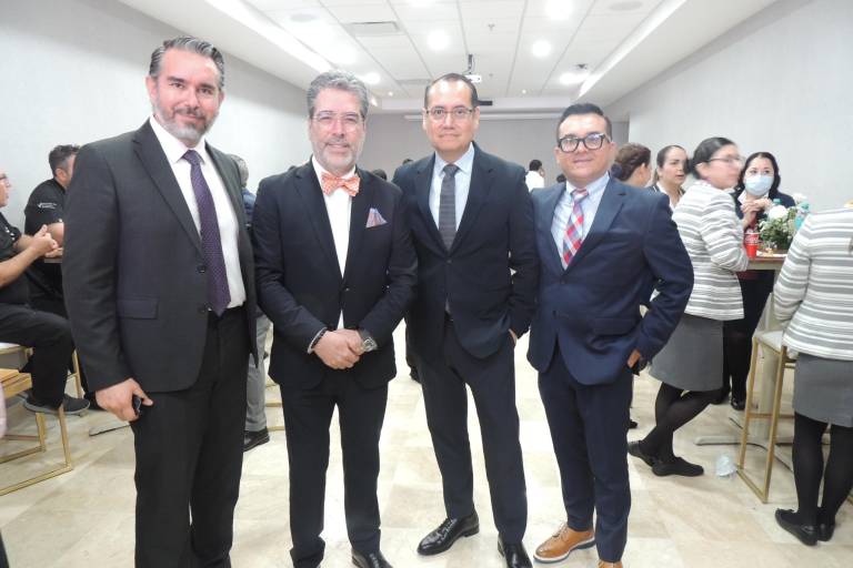 Celebra las primeras 100 cirugías de éxito en su programa de Cirugía Robótica
