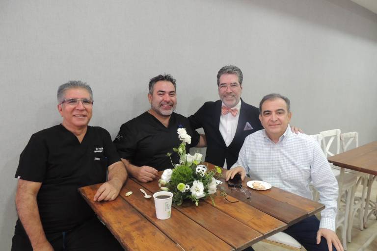Celebra las primeras 100 cirugías de éxito en su programa de Cirugía Robótica