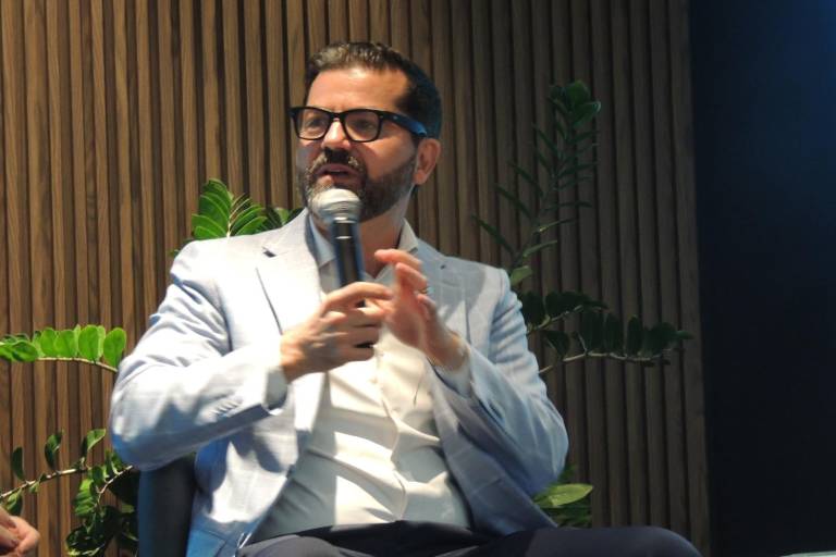 Debuta Gilberto Aispuro como escritor con el libro ‘Manelik. De director a director’