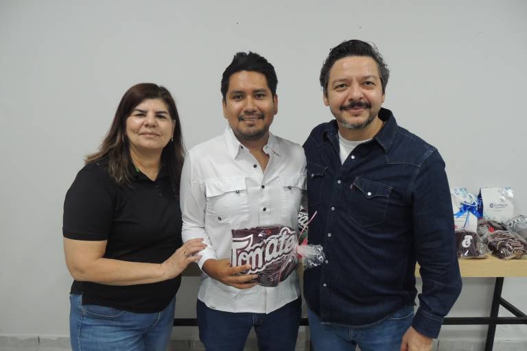 Celebran colaboradores de Datemex ser papás