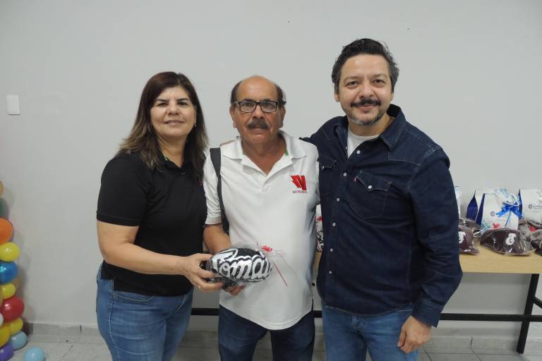 Celebran colaboradores de Datemex ser papás