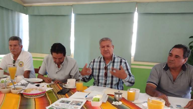 José Ángel Miramontes Cordero en rueda de prensa anuncia las modificaciones.