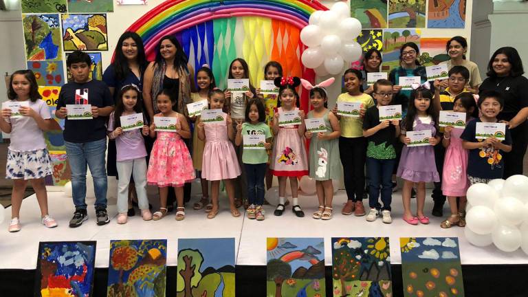 Los pequeños que participaron en el taller ‘CreArte’ recibieron su reconocimiento.