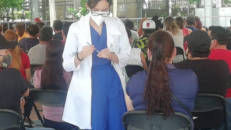 De forma simultánea se vacunará a jóvenes de 18 a 29 años en Culiacán, Mazatlán y Ahome.