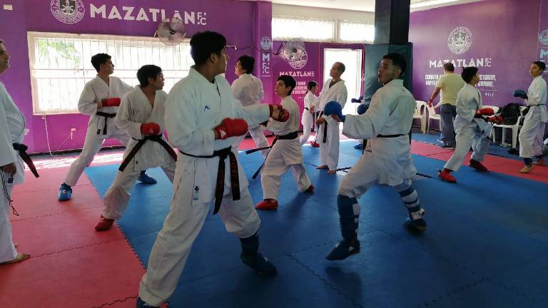 Los karatecas definen la estrategia con la que encararán el selectivo.