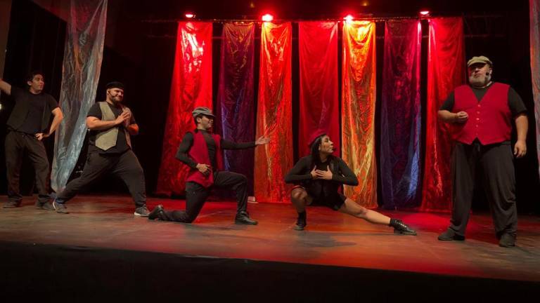 Sabaiba Teatro durante la presentación de ‘Los caminos locos’, del dramaturgo Óscar Liera.