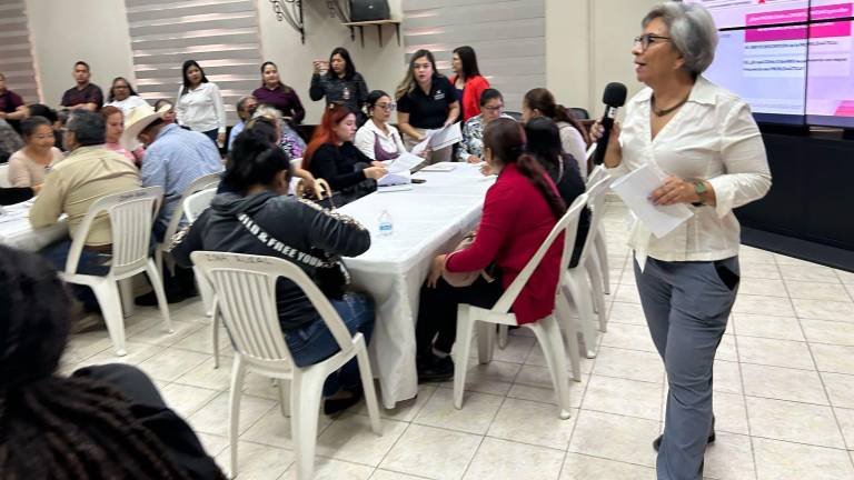 Organización del último foro de consulta para elaborar el Plan de Desarrollo Municipal de Mazatlán.