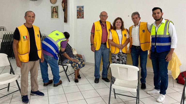 El Club de Leones de Mazatlán lleva a cabo la jornada de aparatos auditivos para personas de escasos recursos.
