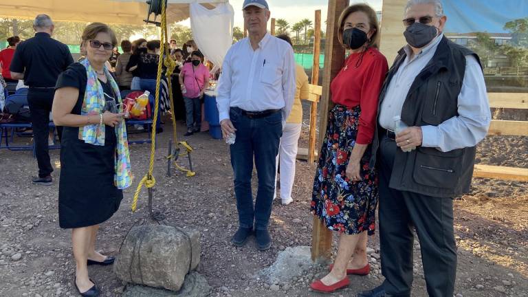 Lorena Sada, Enrique Coppel Luken, Rosalba Echavarría de Fuentes y Carlos Fuentes.