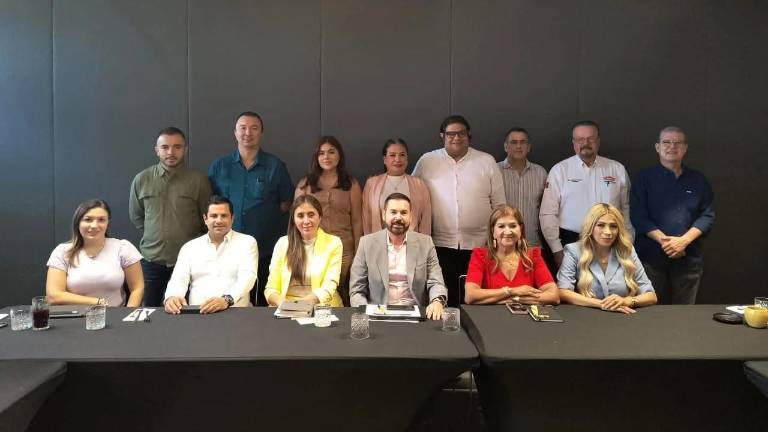 Acompañada por sus compañeros de bancada, Tere Guerra reafirmó que el Congreso escucha a la sociedad antes de aprobar reformas, y que Mazatlán debe consolidarse como La Perla del Pacífico.