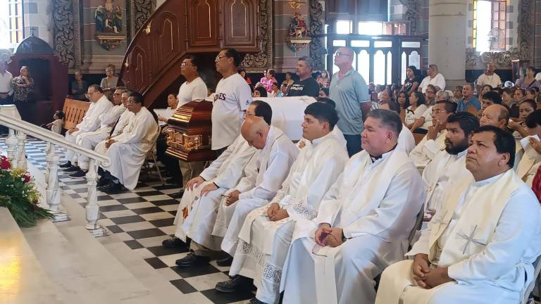Misa de cuerpo presente para dar el último adiós al Padre José Pablo Chávez.