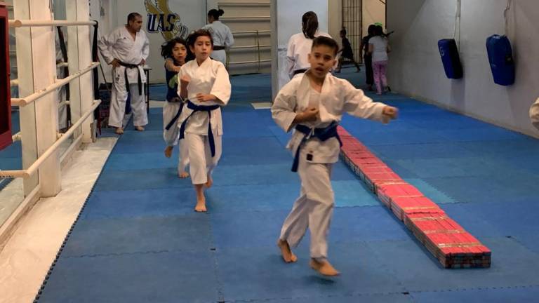 Unos 40 alumnos regresaron a las clases.
