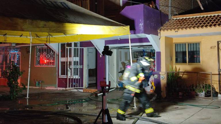 Los Bomberos llegaron a la calle Las Cruces del Infonavit Playas, donde se reportó la emergencia.