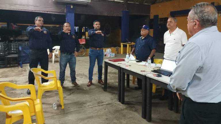 El comité de los Cubos rinde protesta.