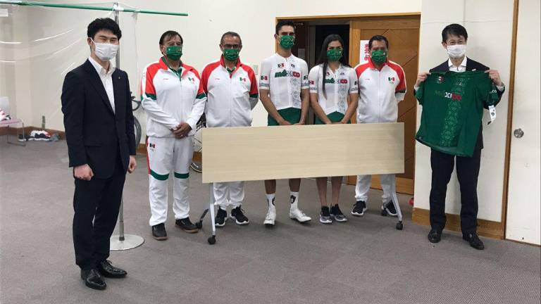 Los pedalistas mexicanos agradecieron a Hidehiko Yuzaki las facilidades para realizar su preparación en Hiroshima.