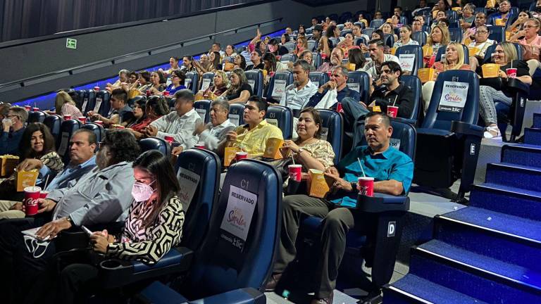 Cientos de personas acuden a la Premier del documental ‘A qué sabe Sinaloa’ que se realizó en Los Mochis.