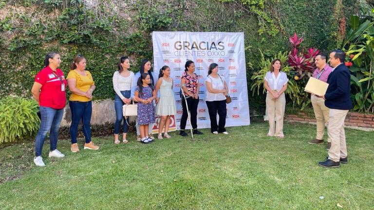 Fundación MAPA recibió el donativo por el redondeo en OXXO.