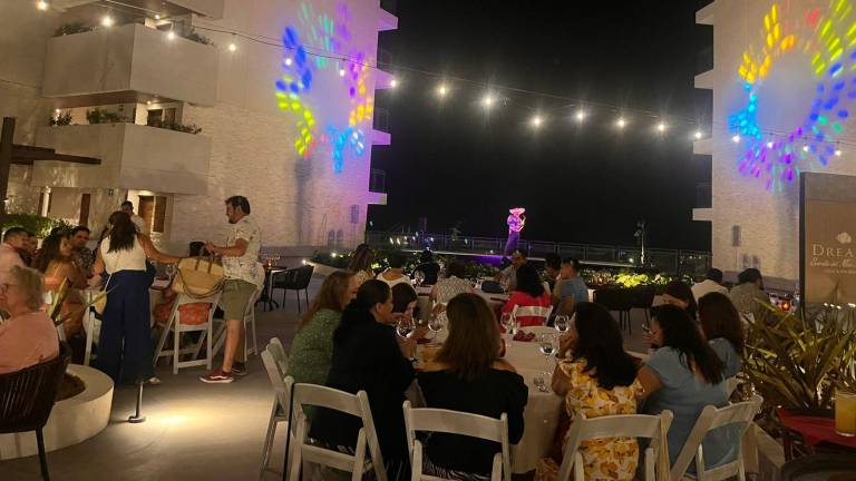 Recibe Mazatlán a promotores turísticos con la agencia PriceTravel