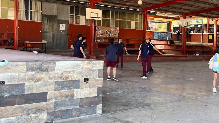 Con pintas y un mensaje con amenazas, amanecieron las instalaciones de la ETI 72, generando la movilización de autoridades y la suspensión de clases.