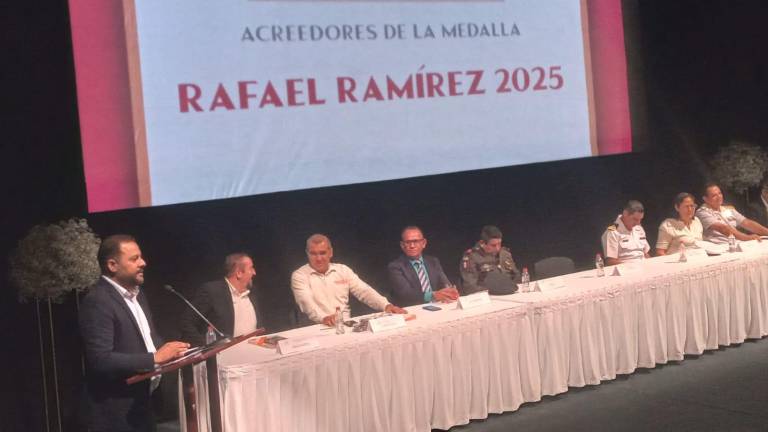 Ceremonia de entrega de la Medalla “Rafael Ramírez” a maestras y maestros, con la que se les reconoce su trayectoria.
