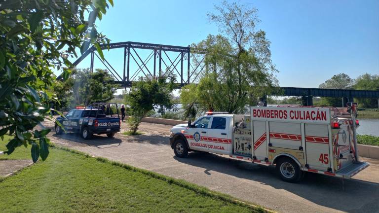 Un hombre trepó a la parte más alta del Puente Negro, en Culiacán y las agrupaciones montaron un operativo.
