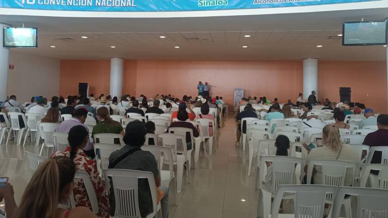Durante su segundo día de actividades, la Convención Nacional de Alcohólicos Anónimos 2025 congregó a miles de miembros en el Centro de Convenciones de Mazatlán.
