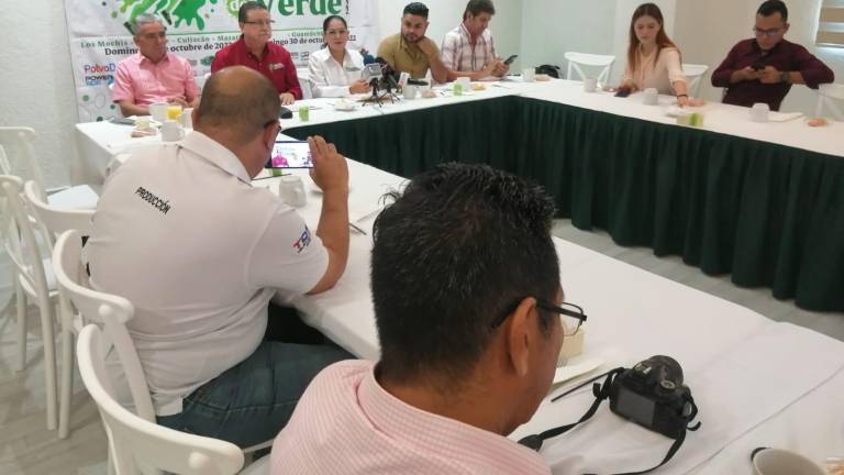 Formalmente, la Carrera Píntate de Verde, que organiza el Cobaes, fue presentada en Mazatlán.