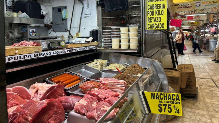 Los comerciantes lamentaron que debido al incremento la gente está consumiendo menos carne de res.