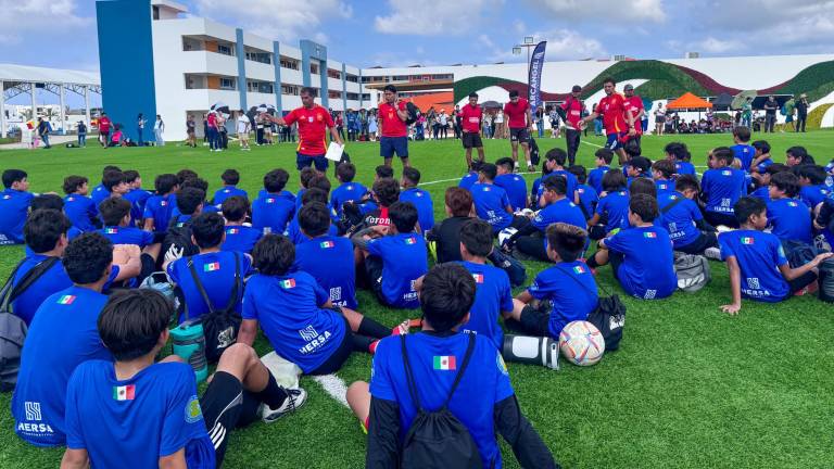 Inicia campamento de futbol de talla internacional, en Mazatlán