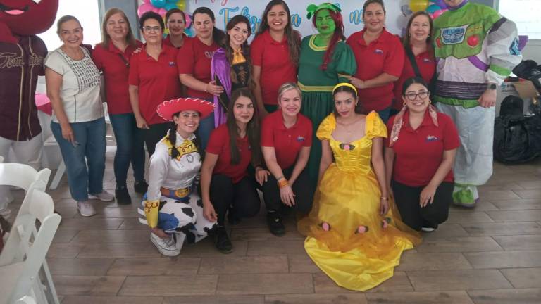 Personal de Ganac celebra a las mamás y a los niños con una divertida fiesta.