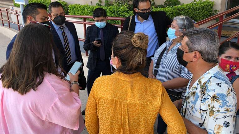 La familia de Javier Valdez Cárdenas, al culminar la audiencia.