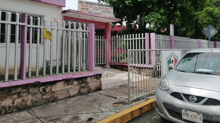 Entre las razones por las que se han levantado amonestaciones se encuentran padres de familia mal estacionados u obstruyendo el tráfico frente a escuelas.