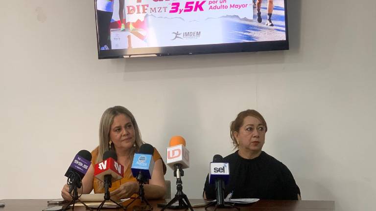 La presidenta de Sistema DIF Mazatlán, María Teresa Apodaca de González y la directora de DIF Mazatlán, Armida Hernández Lara.