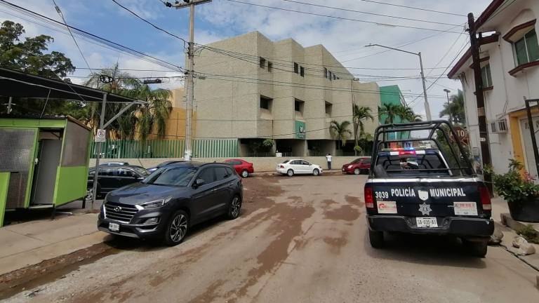 Instalaciones del IMSS donde fue ingresada una mujer que resultó herida en el cuello tras una agresión.