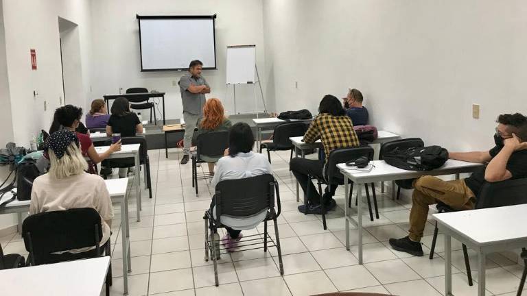 Saúl Meléndez durante el taller