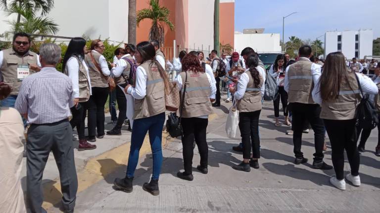 Servidores de la Nación se reúnen este sábado en el Salón 53, donde tendrán un evento encabezado por el Presidente Andrés Manuel López Obrador.