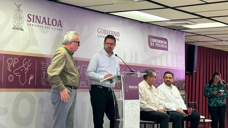El Secretario de Salud Cuitláhuac González Galindo habla sobre el abasto de medicamento a las unidades de salud.